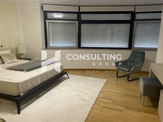 Apartamento T5 para Venda em Alvalade Foto 19