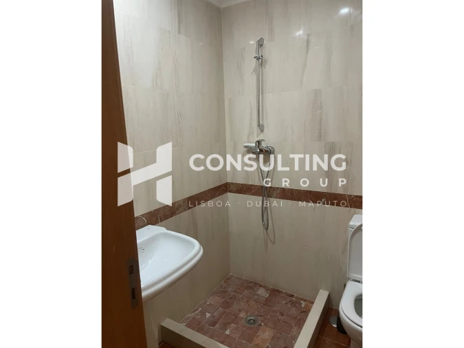 Apartamento T5 para Venda em Alvalade Foto 11
