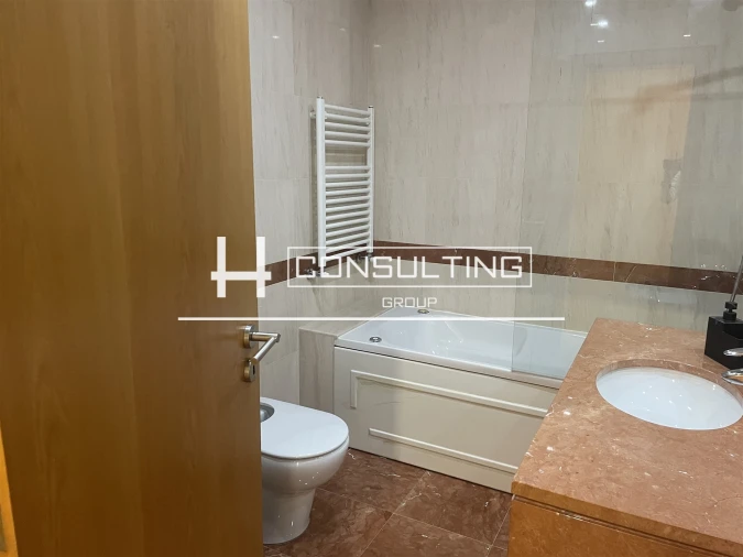 Apartamento T5 para Venda em Alvalade Foto 24