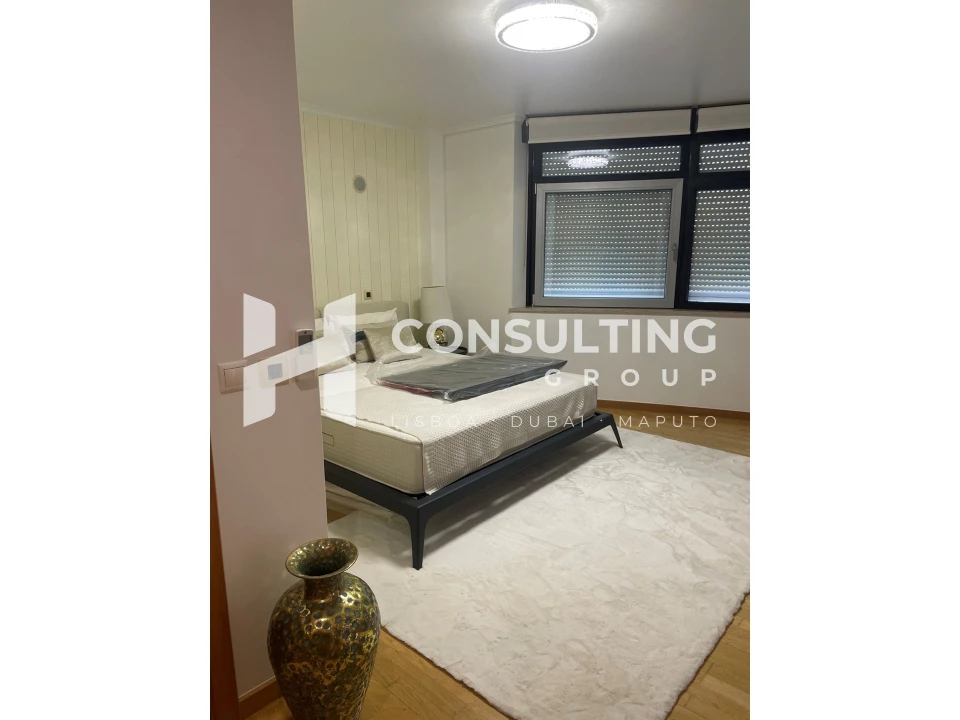 Apartamento T5 para Venda em Alvalade Foto 20