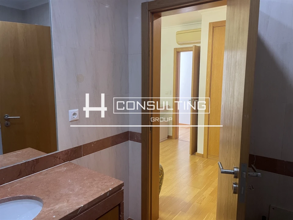 Apartamento T5 para Venda em Alvalade Foto 26