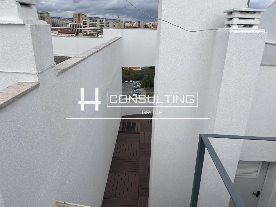 Apartamento T5 para Venda em Alvalade Foto 46