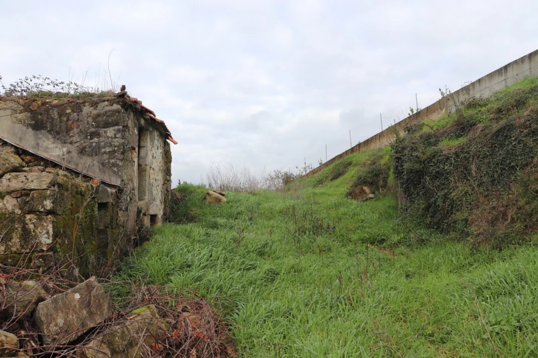 Moradia T0 para Venda em Lustosa e Barrosas (Santo Estêvão) Foto 7
