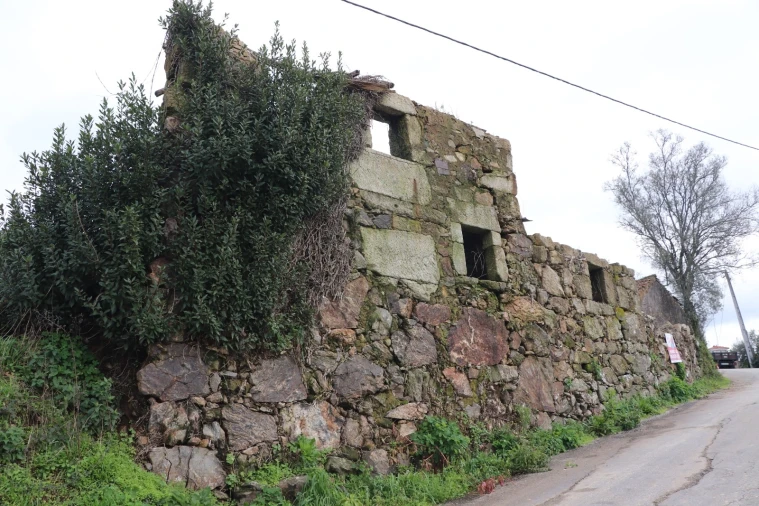 Moradia T0 para Venda em Lustosa e Barrosas (Santo Estêvão)