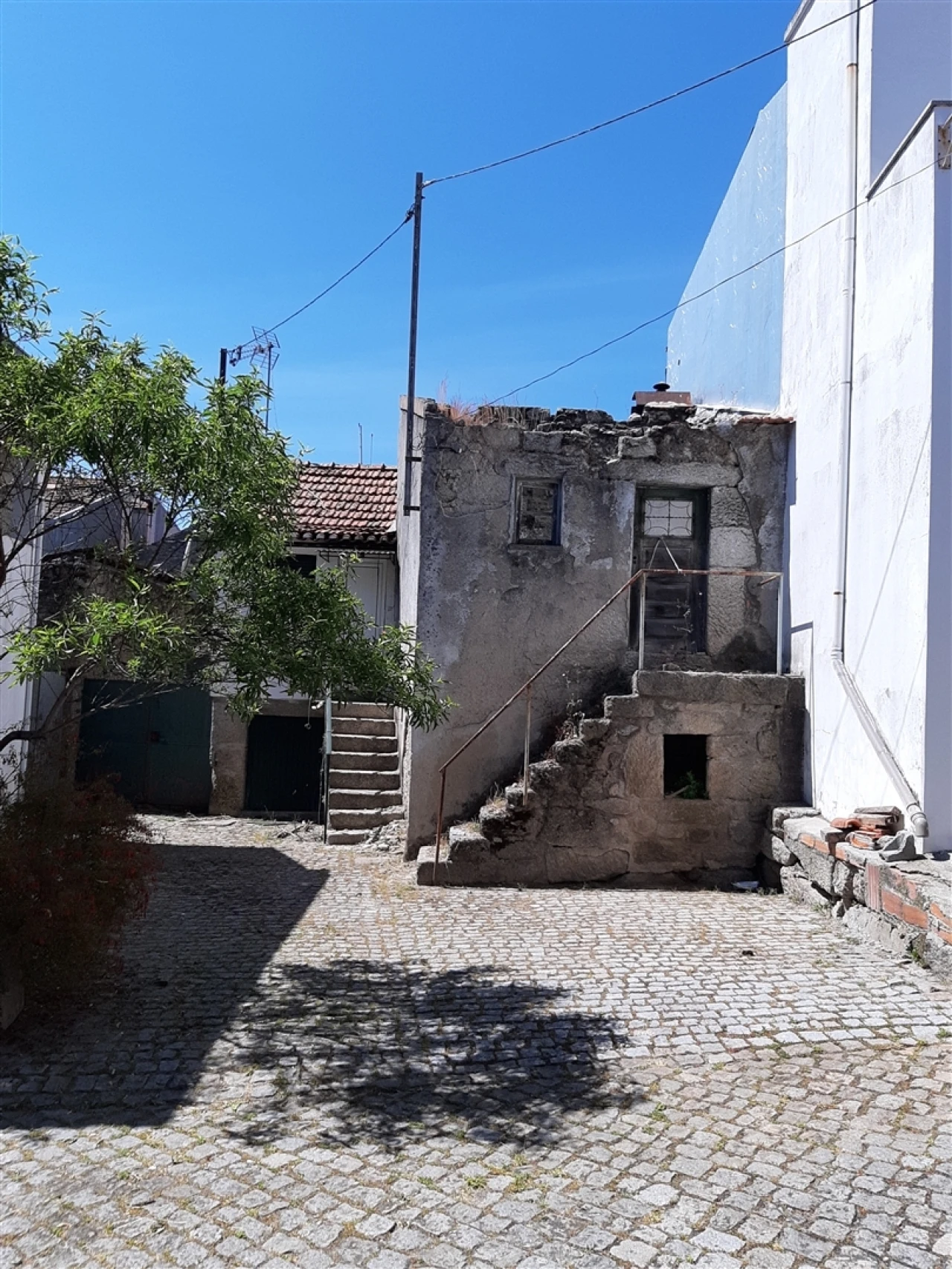 Moradia T2 para Venda em Canas de Senhorim Foto 1