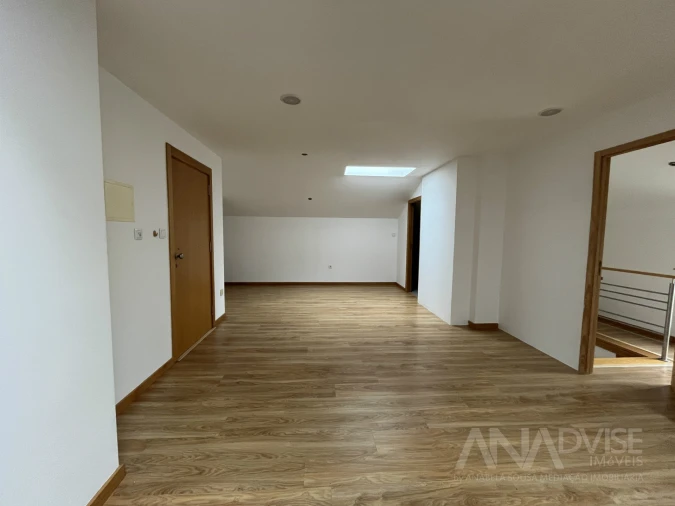 Apartamento T3 para Arrendamento em Viseu Foto 4