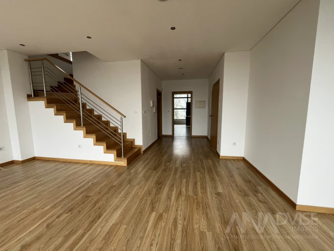 Apartamento T3 para Arrendamento em Viseu Foto 9