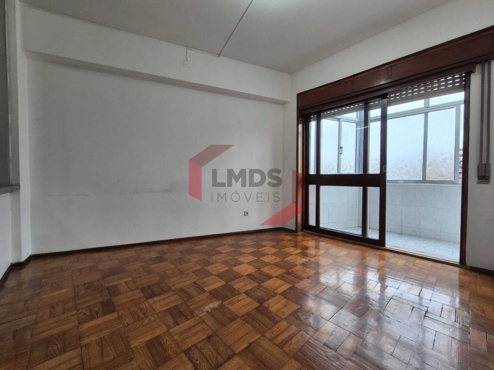 Apartamento T1 para Venda em Paranhos Foto 1