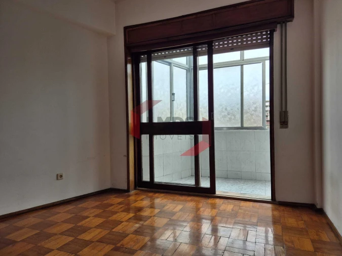 Apartamento T1 para Venda em Paranhos Foto 7