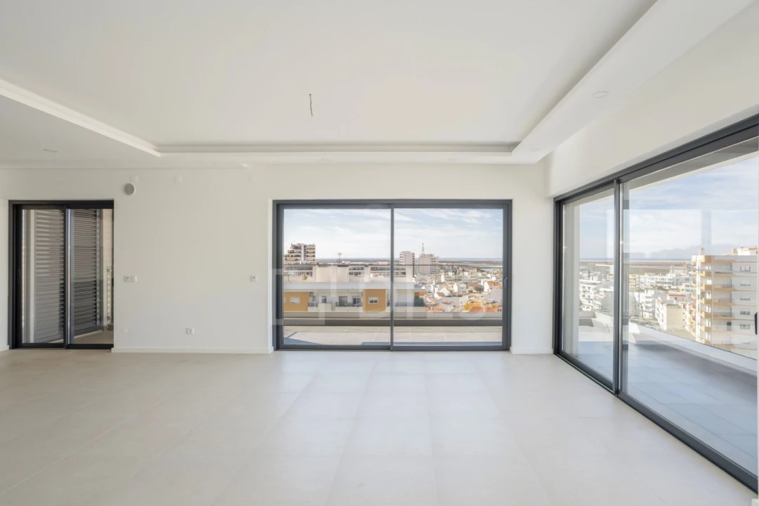 Apartamento T4 para Venda em Faro (Sé e São Pedro) Foto 1