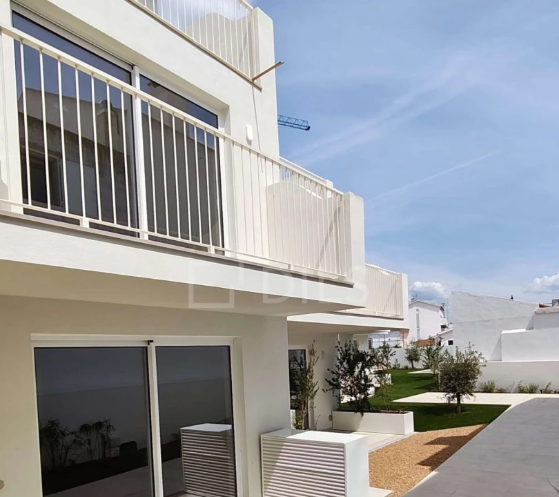 Apartamento T1 para Venda em Santa Maria do Castelo e Santiago e Santa Susana Foto 28