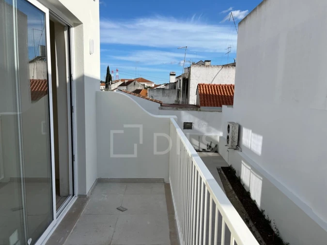 Apartamento T1 para Venda em Santa Maria do Castelo e Santiago e Santa Susana Foto 4