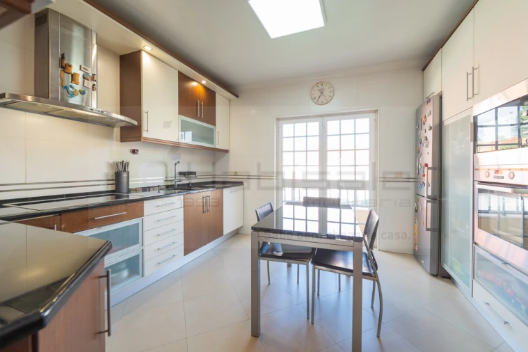 Moradia T5 para Venda em São Domingos de Rana