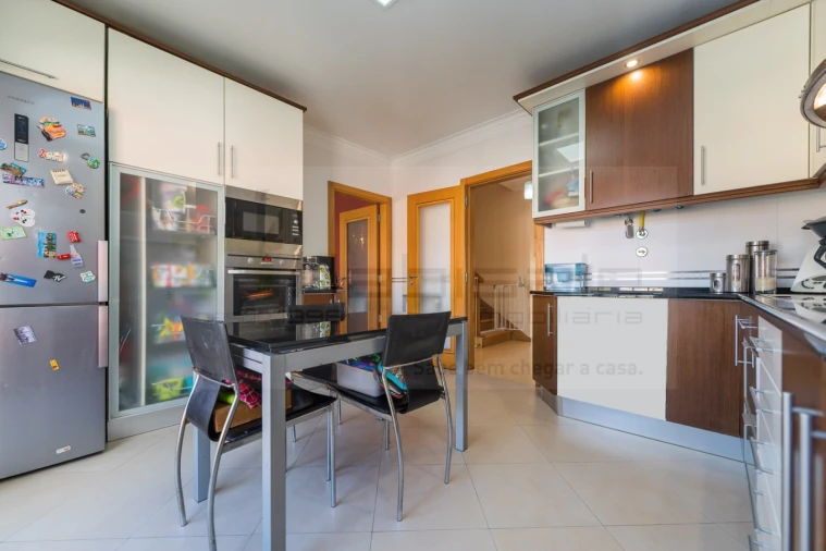 Moradia T5 para Venda em São Domingos de Rana Foto 4