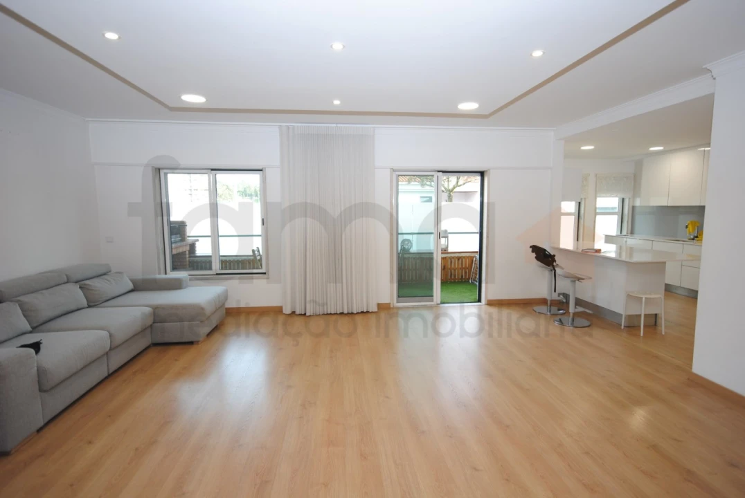 Apartamento T3 para Venda em Carnaxide e Queijas Foto 1