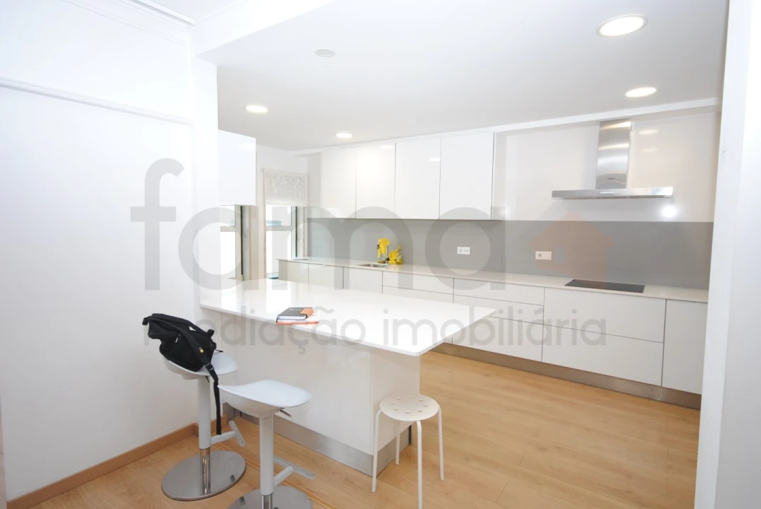 Apartamento T3 para Venda em Carnaxide e Queijas Foto 2