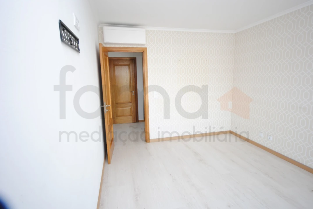 Apartamento T3 para Venda em Carnaxide e Queijas Foto 20