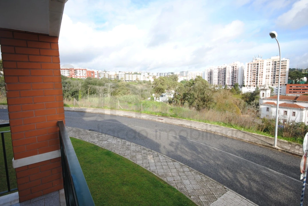 Apartamento T3 para Venda em Carnaxide e Queijas Foto 22