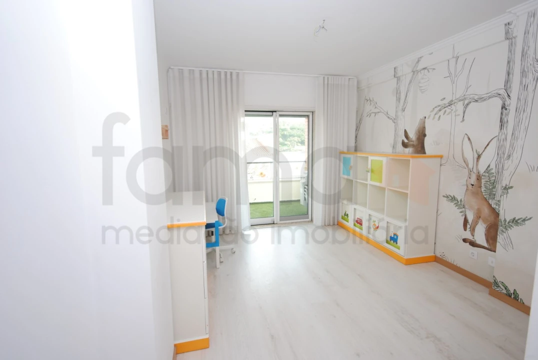 Apartamento T3 para Venda em Carnaxide e Queijas Foto 31