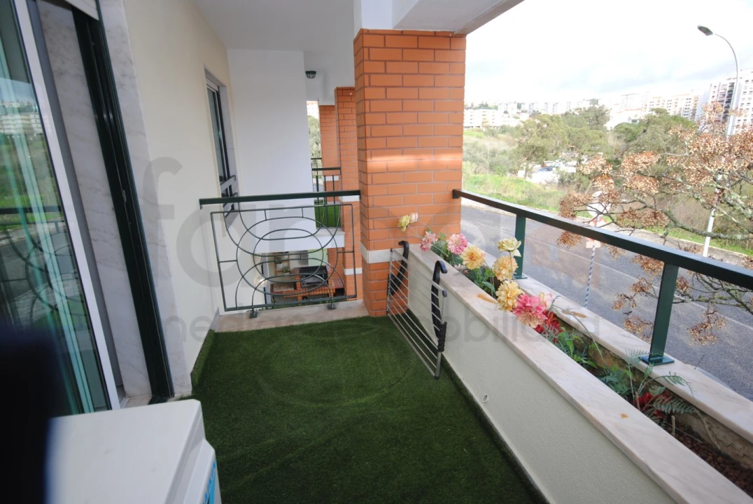 Apartamento T3 para Venda em Carnaxide e Queijas Foto 32