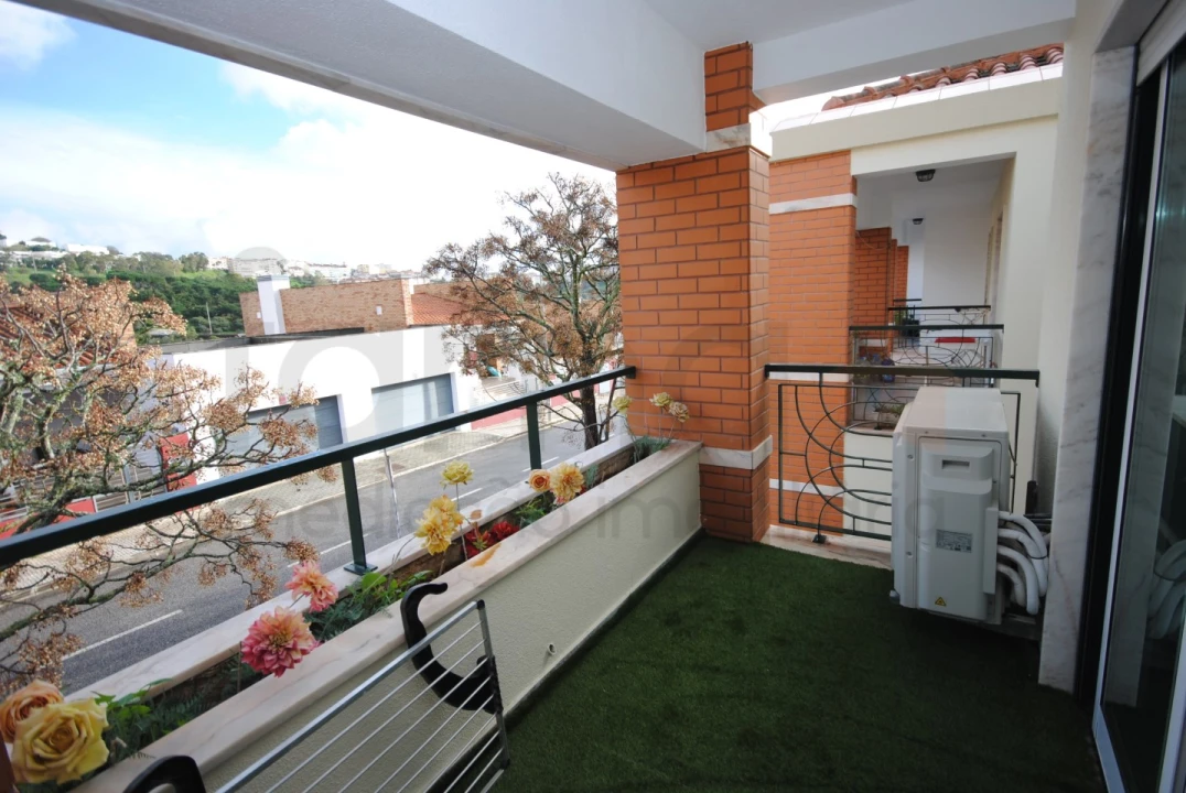 Apartamento T3 para Venda em Carnaxide e Queijas Foto 33