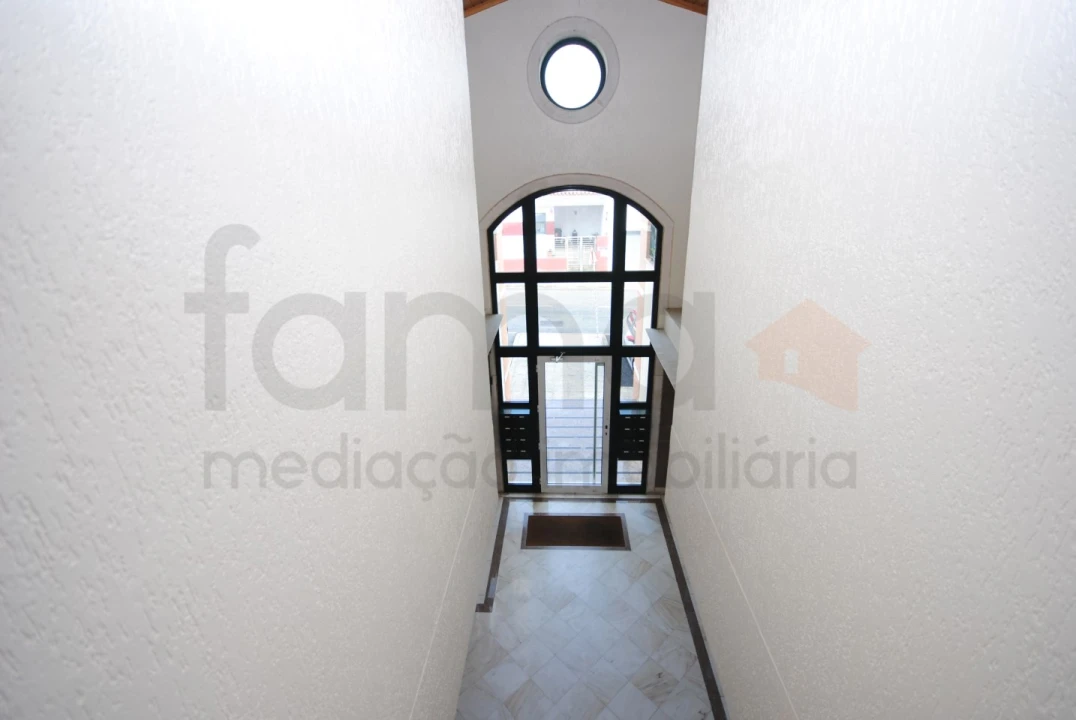 Apartamento T3 para Venda em Carnaxide e Queijas Foto 38