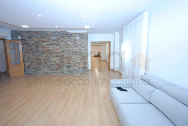 Apartamento T3 para Venda em Carnaxide e Queijas Foto 3