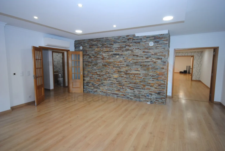 Apartamento T3 para Venda em Carnaxide e Queijas Foto 4