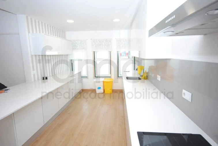 Apartamento T3 para Venda em Carnaxide e Queijas Foto 5