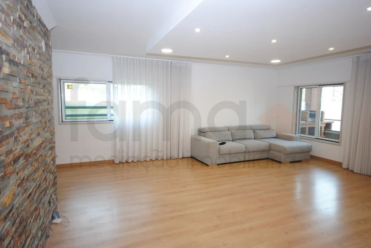 Apartamento T3 para Venda em Carnaxide e Queijas Foto 10