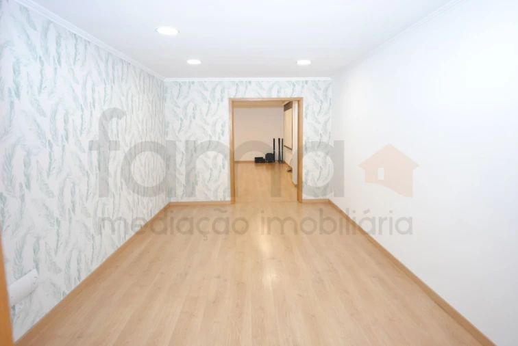 Apartamento T3 para Venda em Carnaxide e Queijas Foto 11