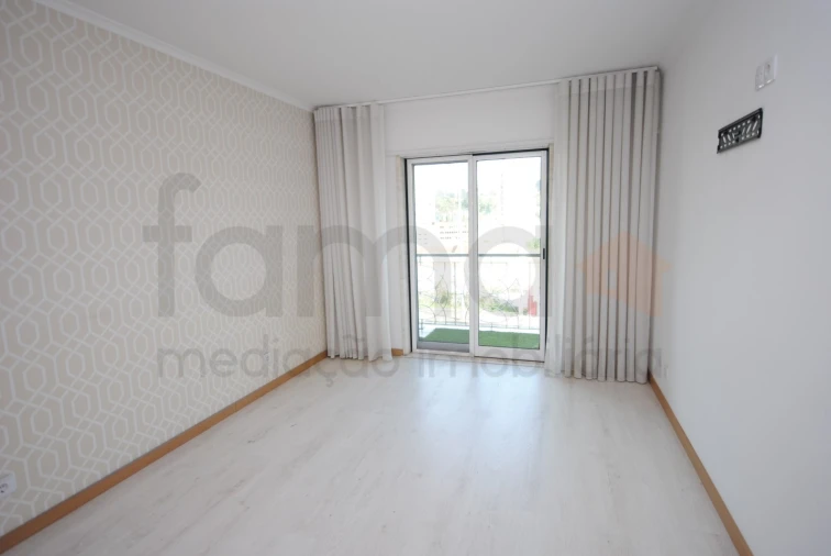 Apartamento T3 para Venda em Carnaxide e Queijas Foto 19