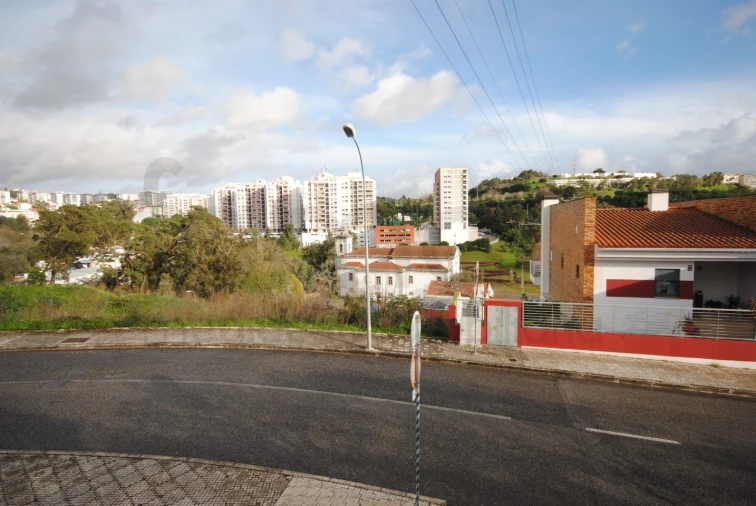Apartamento T3 para Venda em Carnaxide e Queijas Foto 23