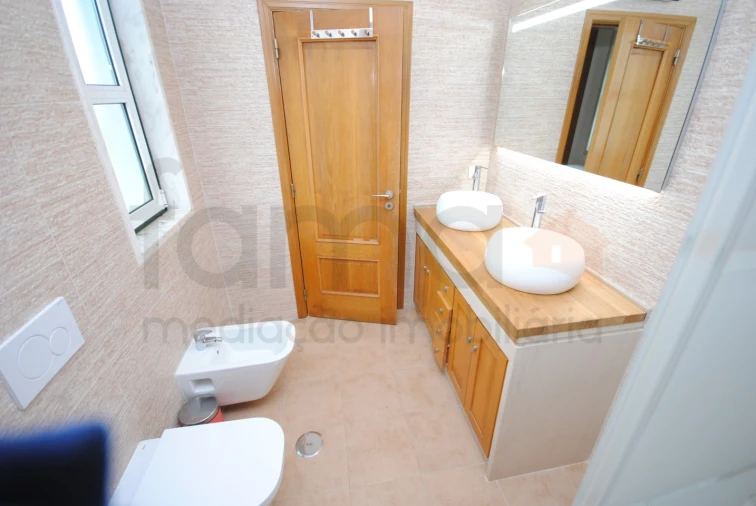 Apartamento T3 para Venda em Carnaxide e Queijas Foto 26