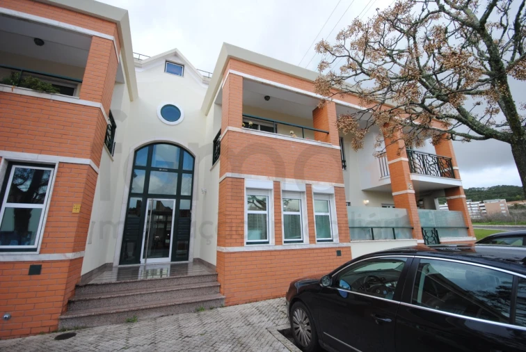 Apartamento T3 para Venda em Carnaxide e Queijas Foto 44