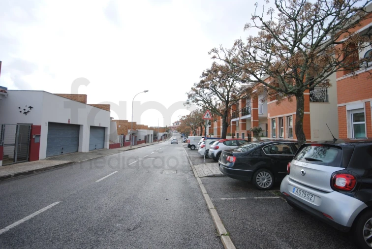 Apartamento T3 para Venda em Carnaxide e Queijas Foto 48