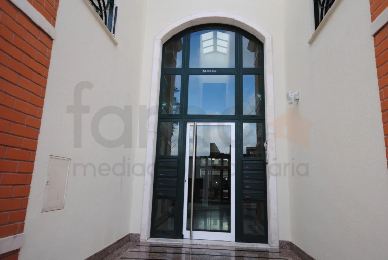 Apartamento T3 para Venda em Carnaxide e Queijas Foto 49