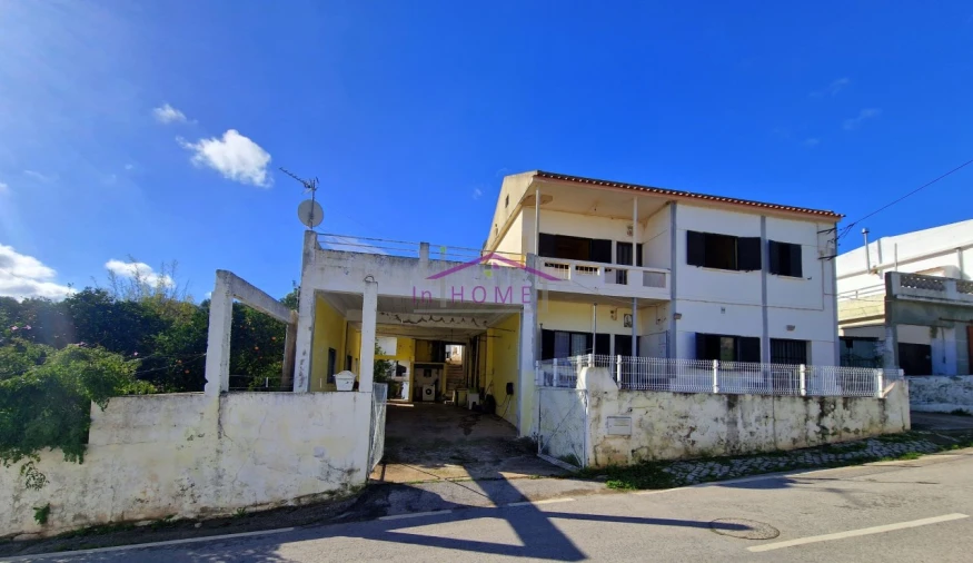 Moradia T5 para Venda em Loule (São Sebastião)