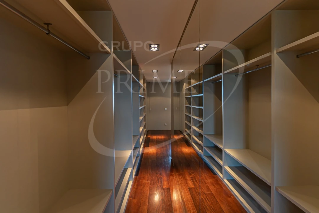 Moradia T5 para Arrendamento em Aldoar, Foz do Douro e Nevogilde Foto 10