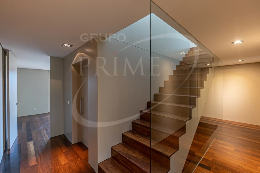 Moradia T5 para Arrendamento em Aldoar, Foz do Douro e Nevogilde Foto 32