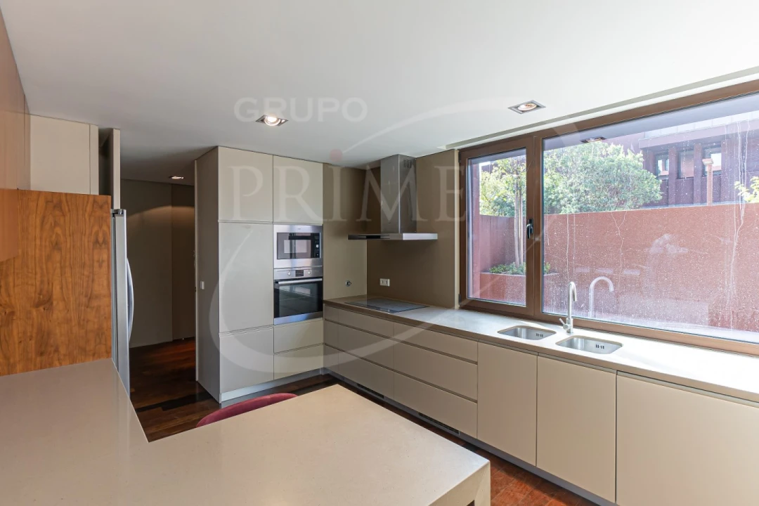 Moradia T5 para Arrendamento em Aldoar, Foz do Douro e Nevogilde Foto 39