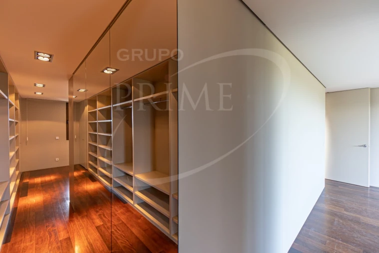 Moradia T5 para Arrendamento em Aldoar, Foz do Douro e Nevogilde Foto 9