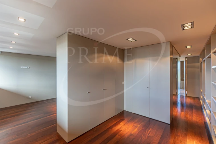 Moradia T5 para Arrendamento em Aldoar, Foz do Douro e Nevogilde Foto 12