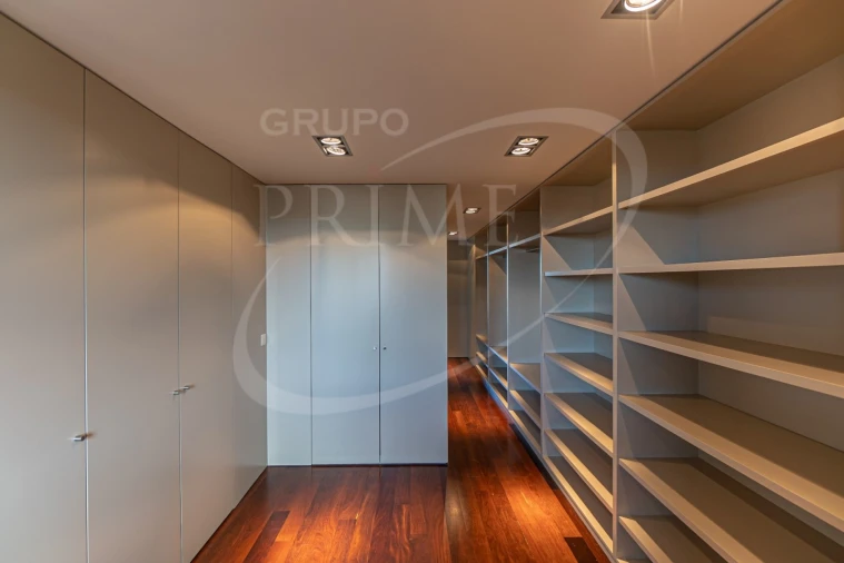 Moradia T5 para Arrendamento em Aldoar, Foz do Douro e Nevogilde Foto 13