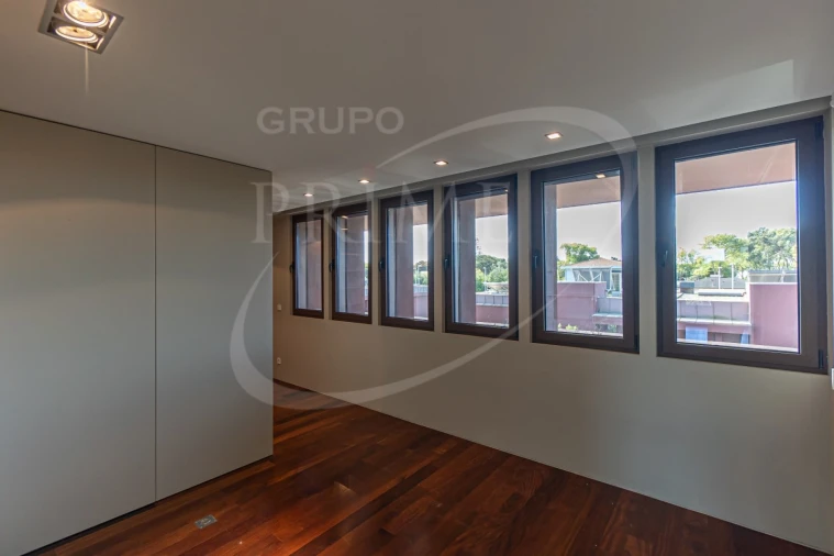 Moradia T5 para Arrendamento em Aldoar, Foz do Douro e Nevogilde Foto 15