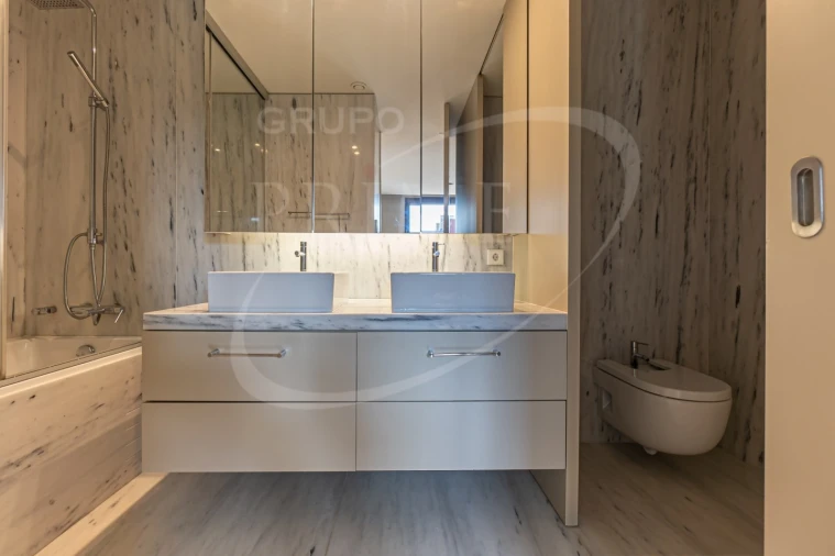 Moradia T5 para Arrendamento em Aldoar, Foz do Douro e Nevogilde Foto 29