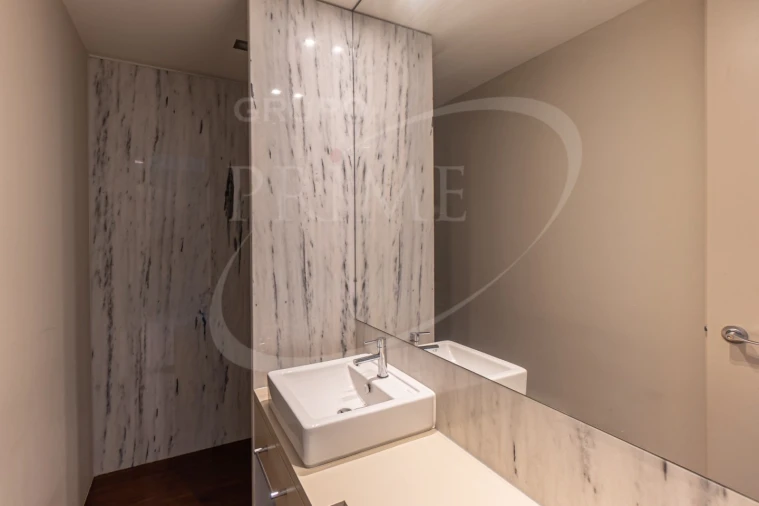 Moradia T5 para Arrendamento em Aldoar, Foz do Douro e Nevogilde Foto 49