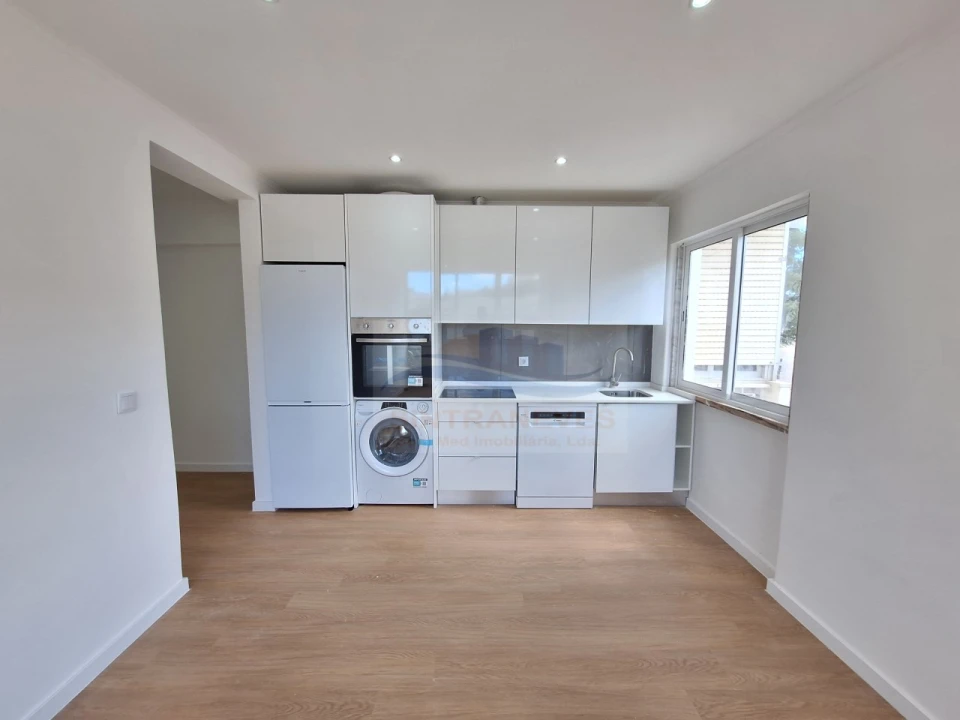 Apartamento T3 para Venda em Queluz e Belas Foto 2