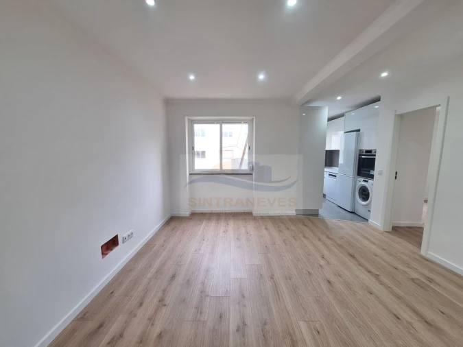 Apartamento T3 para Venda em Queluz e Belas Foto 1