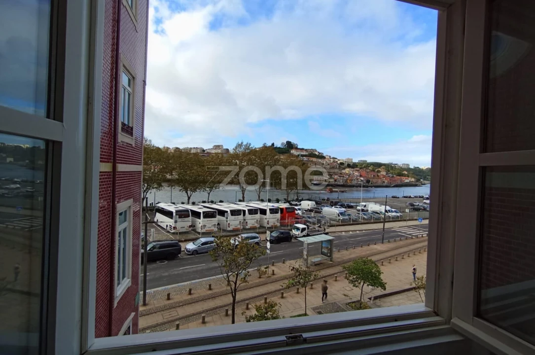Apartamento T2 para Arrendamento em Cedofeita, Santo Ildefonso, Sé, Miragaia, São Nicolau e Vitória Foto 3
